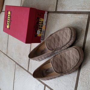 Vaneli loafers size 8.5 narrow